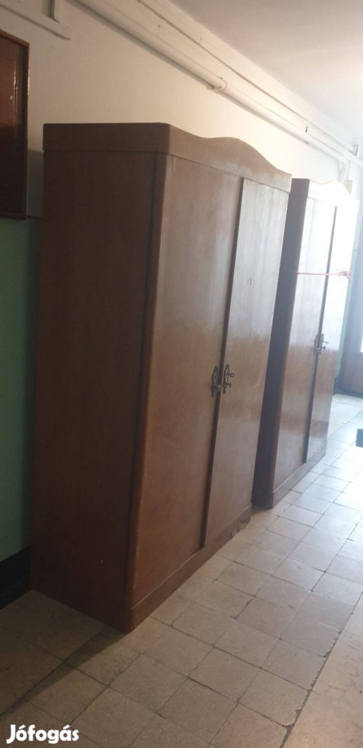 Haboskőris antik szekrények jó áron eladók