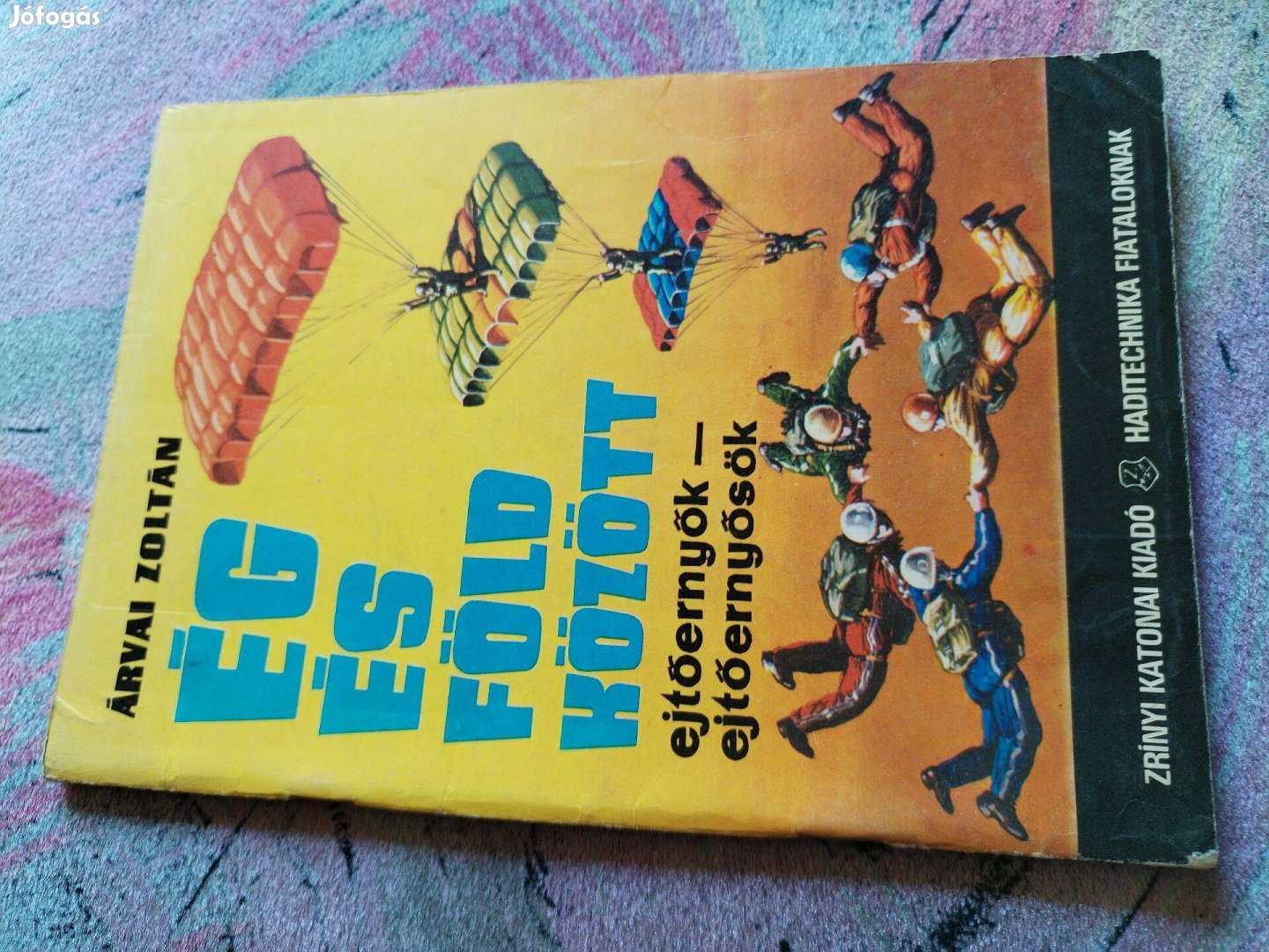 Haditeknika Fiataloknak 1980-as "Ejtőernyők-Ejtőernyősök"