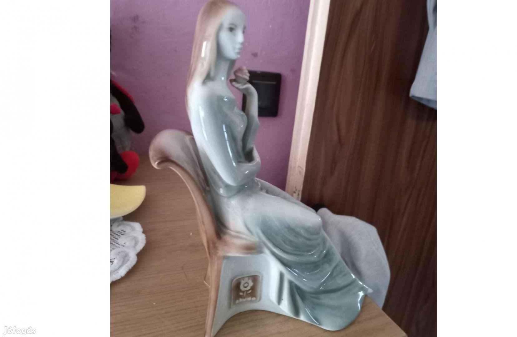 Hagyaték Zsolnay, gyönyörűen kidolgozott porcelán női szobor eladó