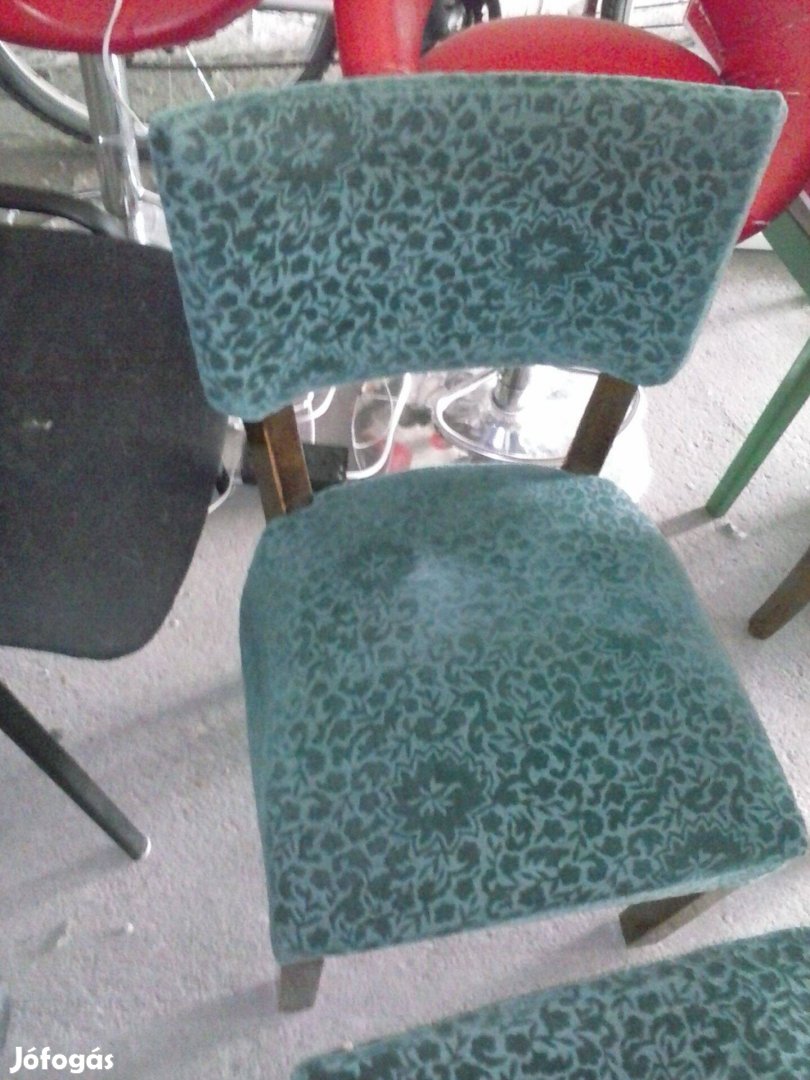 Hagyatékból 2 db rugós Kárpitozott szék eladó óbudán 30000ft/2db