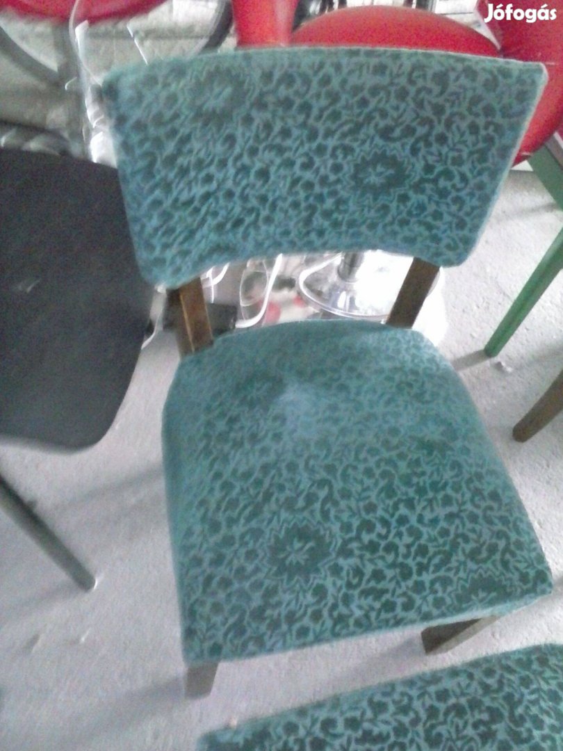 Hagyatékból 2db rugós Kárpitozott szék eladó óbudán irányára 30000ft/2
