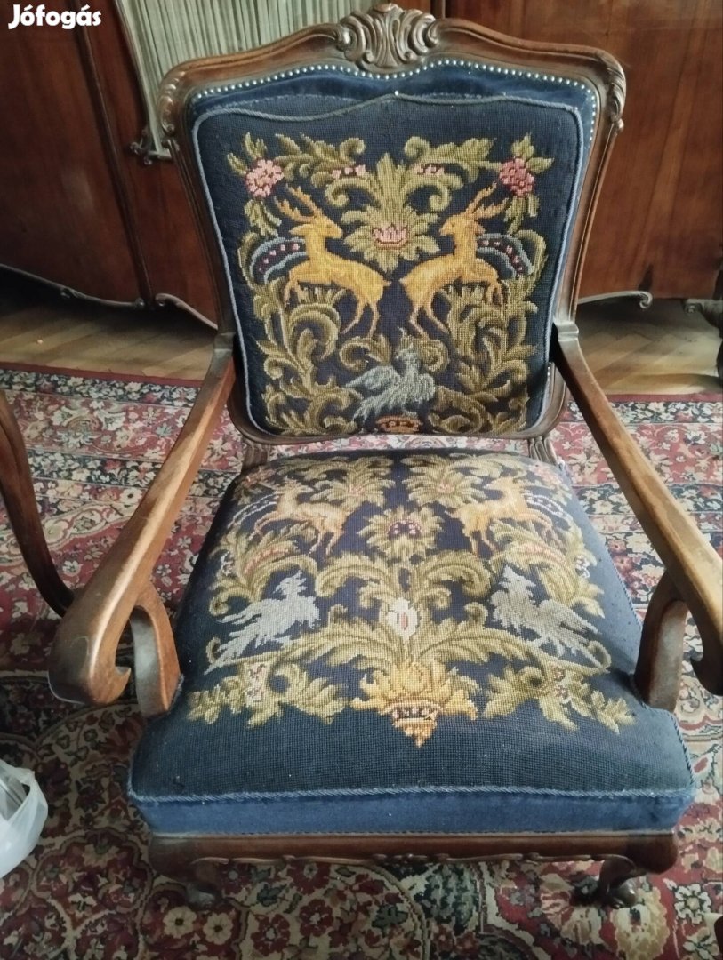 Hagyatéki bútorok és csillárok