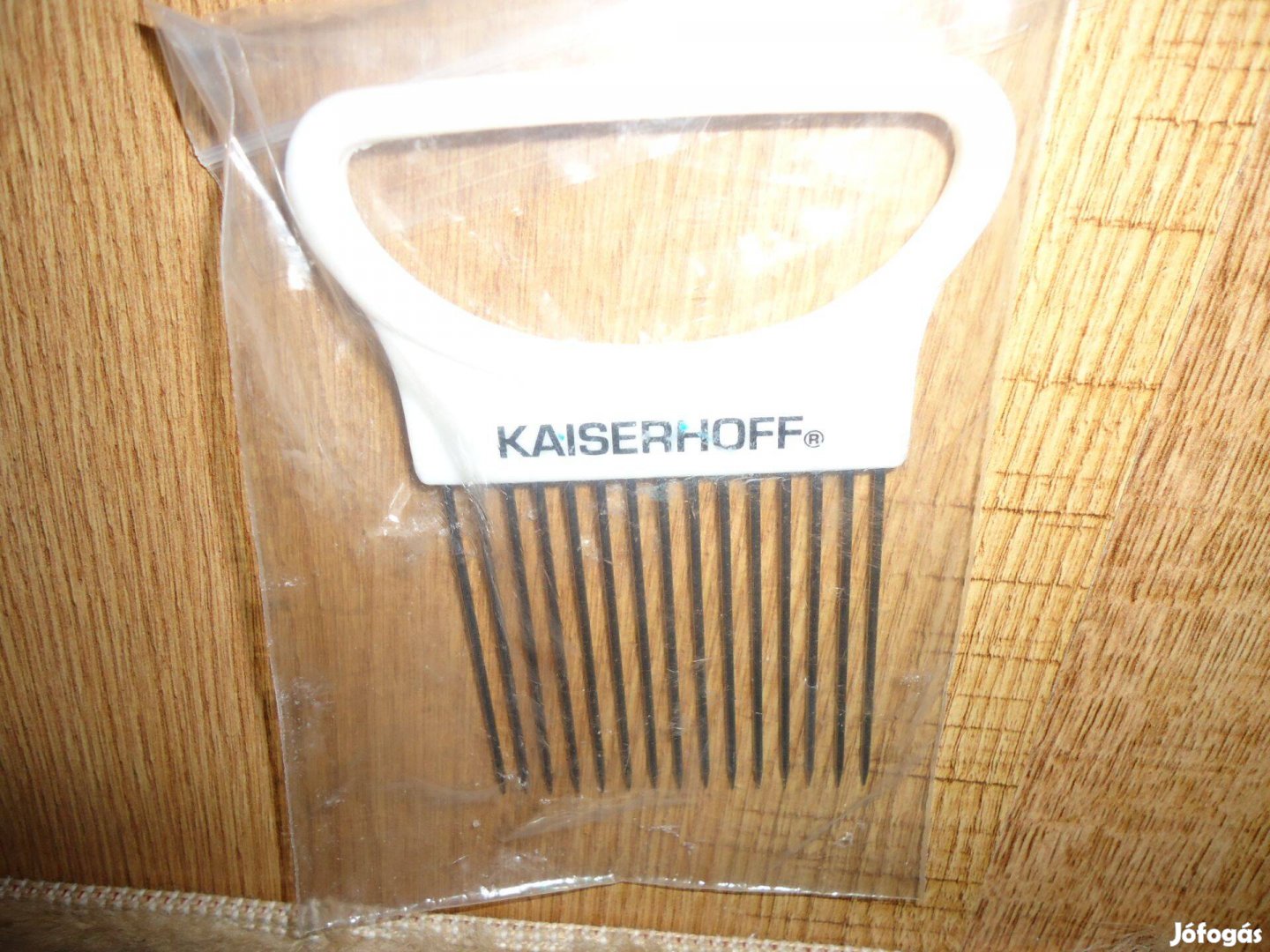 Hagymavágást segítő eszköz