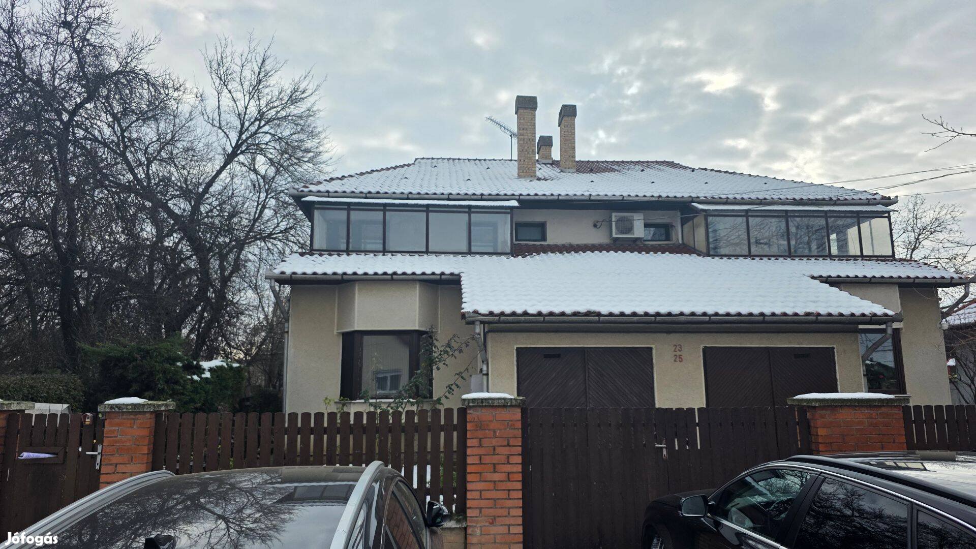Hajdúnánáson a Bethlen körúton 193 m2-es, nappali+4 szobás ikerházfél