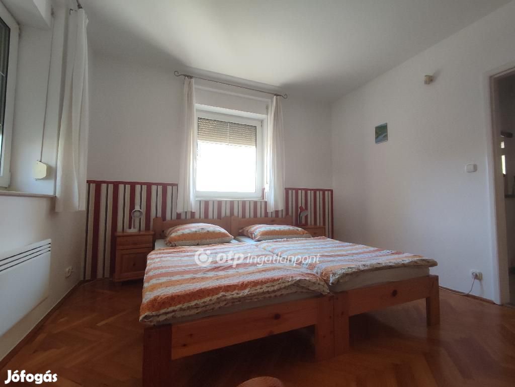 Hajdúszoboszlói 251 nm-es ház eladó