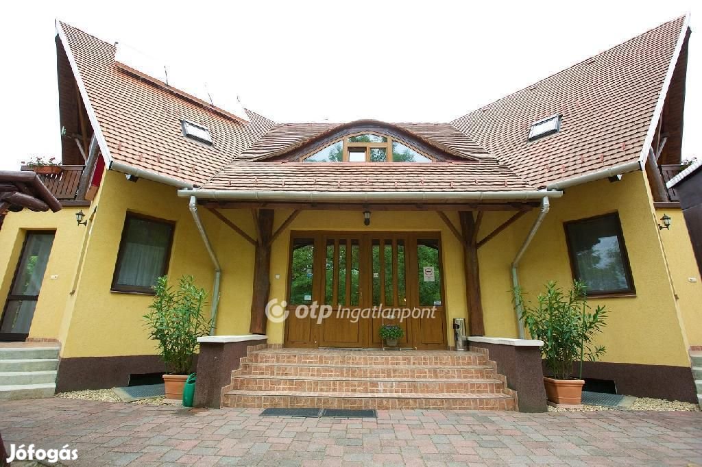 Hajdúszoboszlói 320 nm-es ház eladó