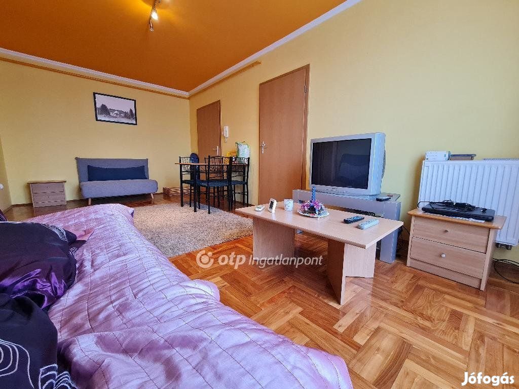 Hajdúszoboszlói 40 nm-es lakás eladó