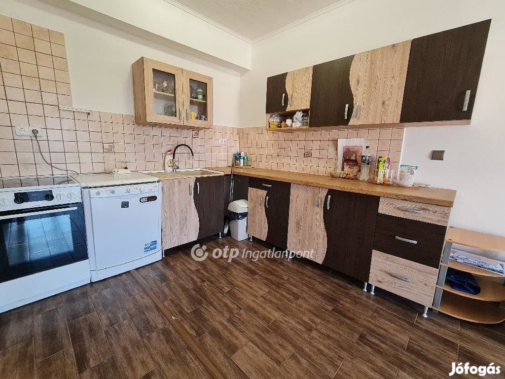 Hajdúszoboszlói 77 nm-es lakás eladó