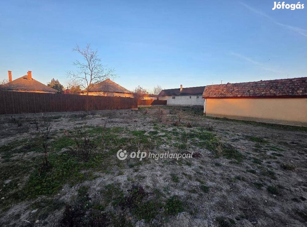 Hajdúszoboszlói 871 nm-es telek eladó 5184363