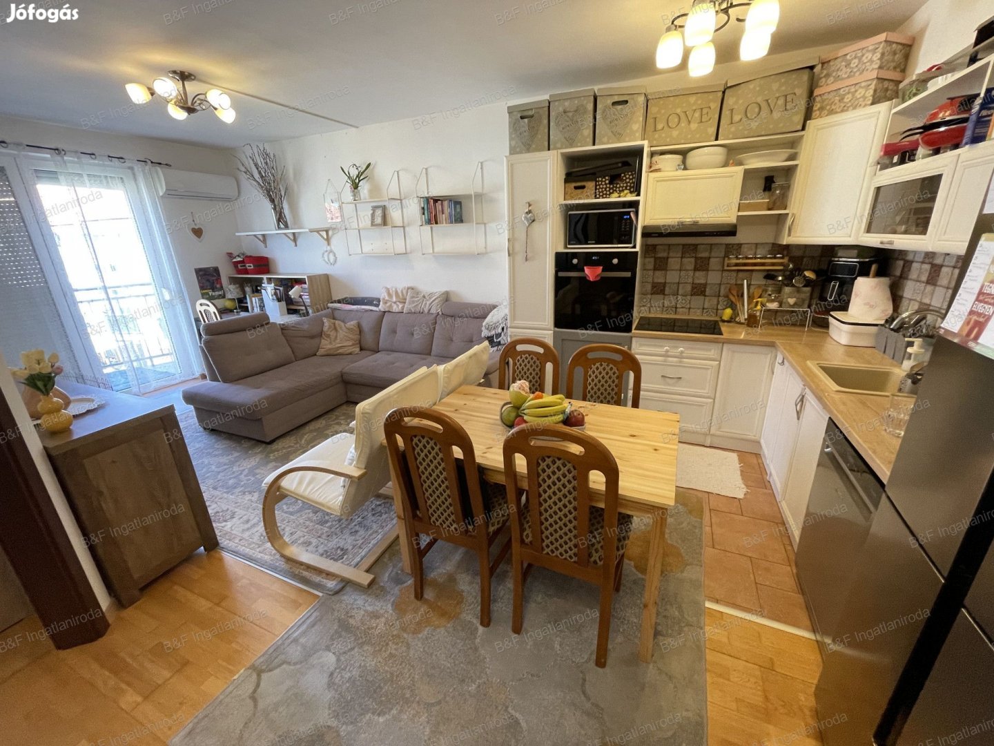 Hajdúszoboszlón 78 m2-es, 4 szobás téglalakás