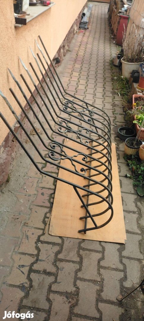 Hajlított ablakrács