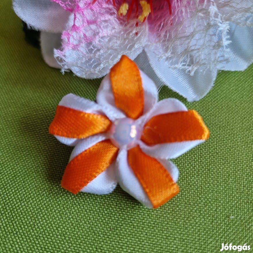 Hajtókatű, kitűző BRO350 - kb. 40mm-es virág bross -