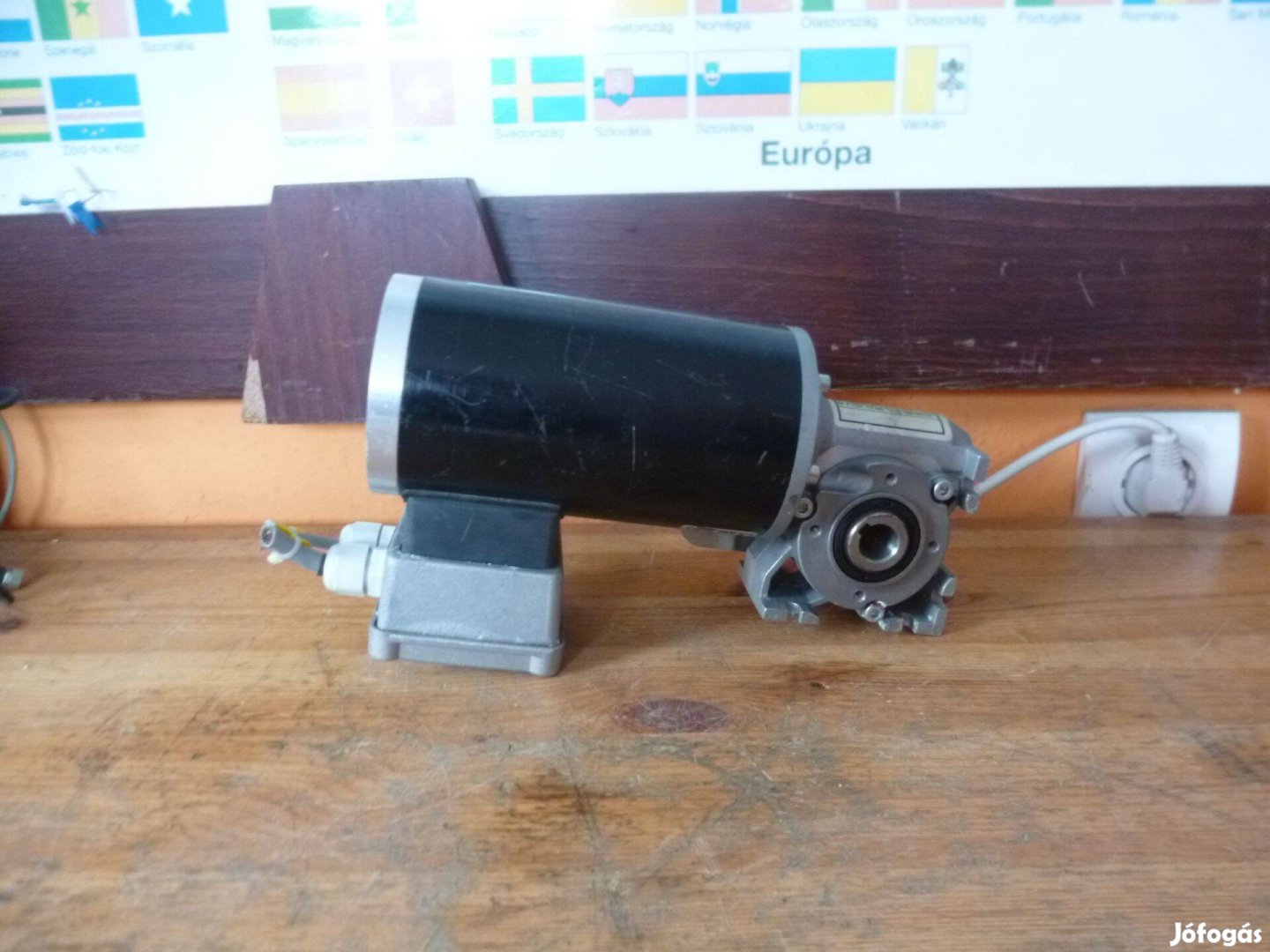 Hajtóműves villanymotor 60W Lenze ( 5500)