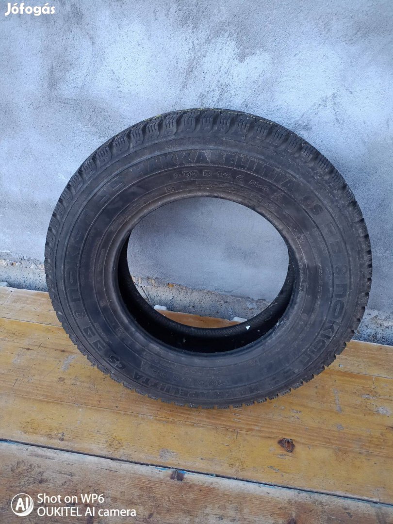 Hakkapelitta téligumi teherautóra