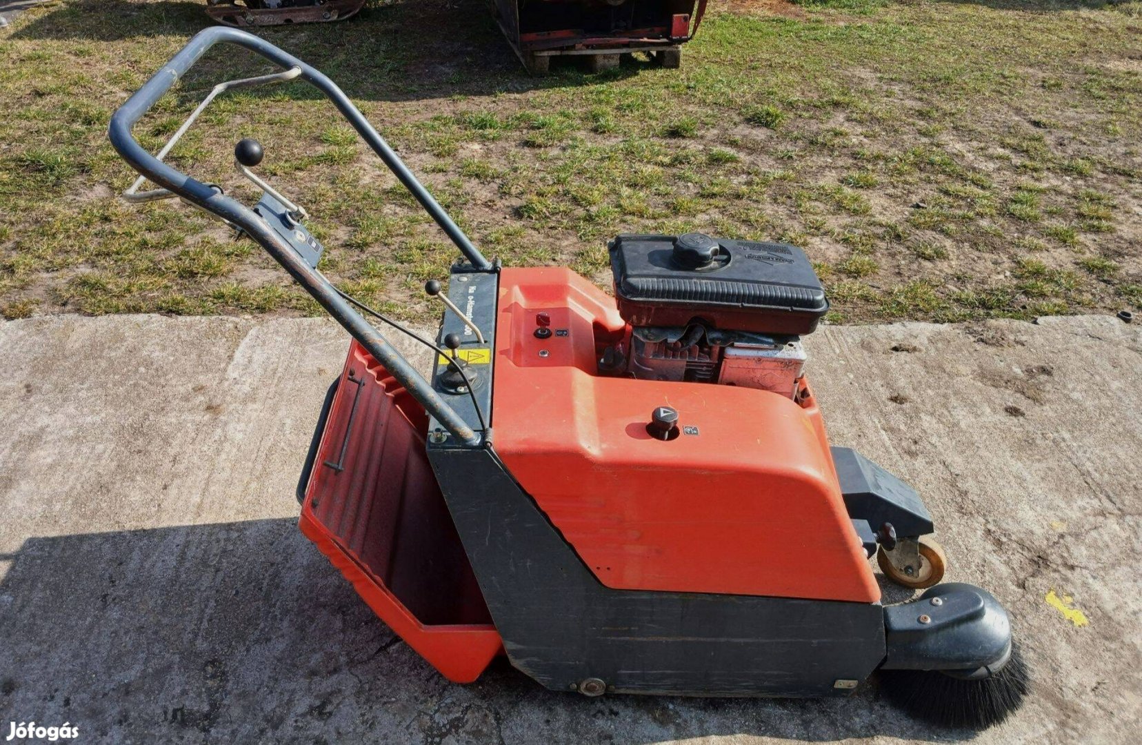 Hako benzinmotoros önjáró seprőgép takarítógép porszívó