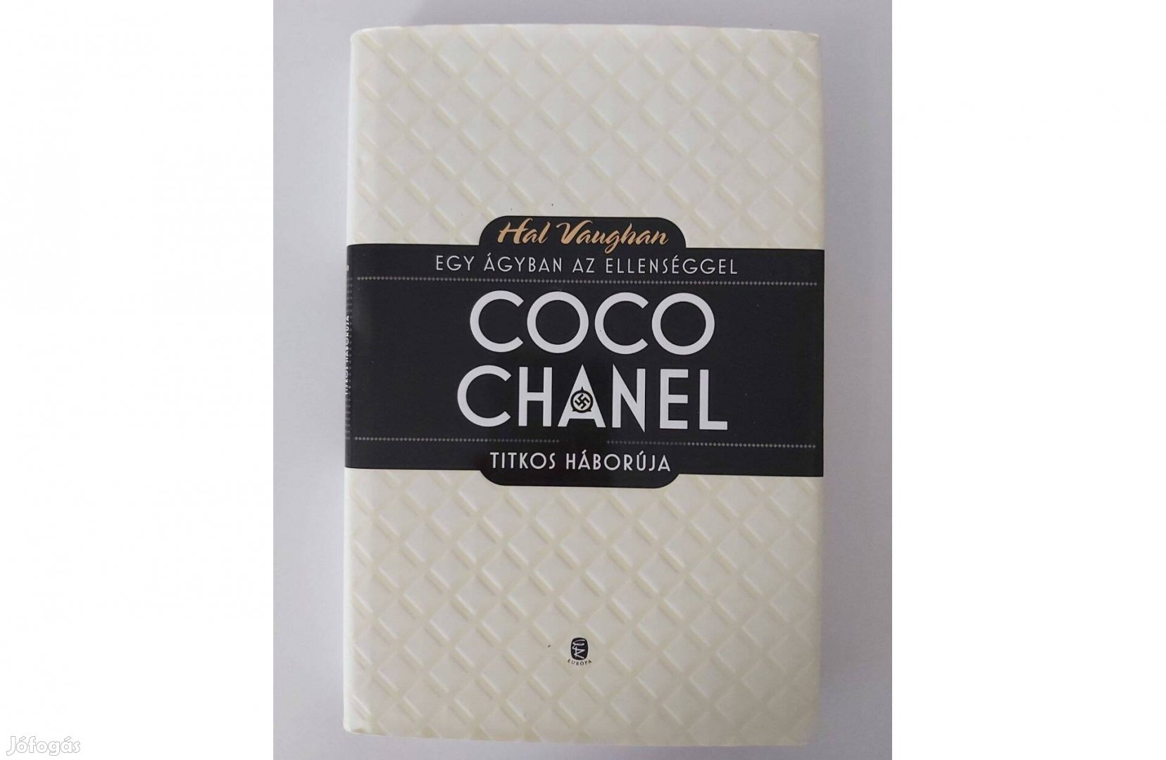 Hal Vaughan: Egy ágyban az ellenséggel (Coco Chanel titkos háborúja)