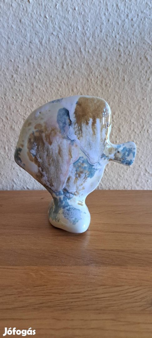 Hal formájú porcelán