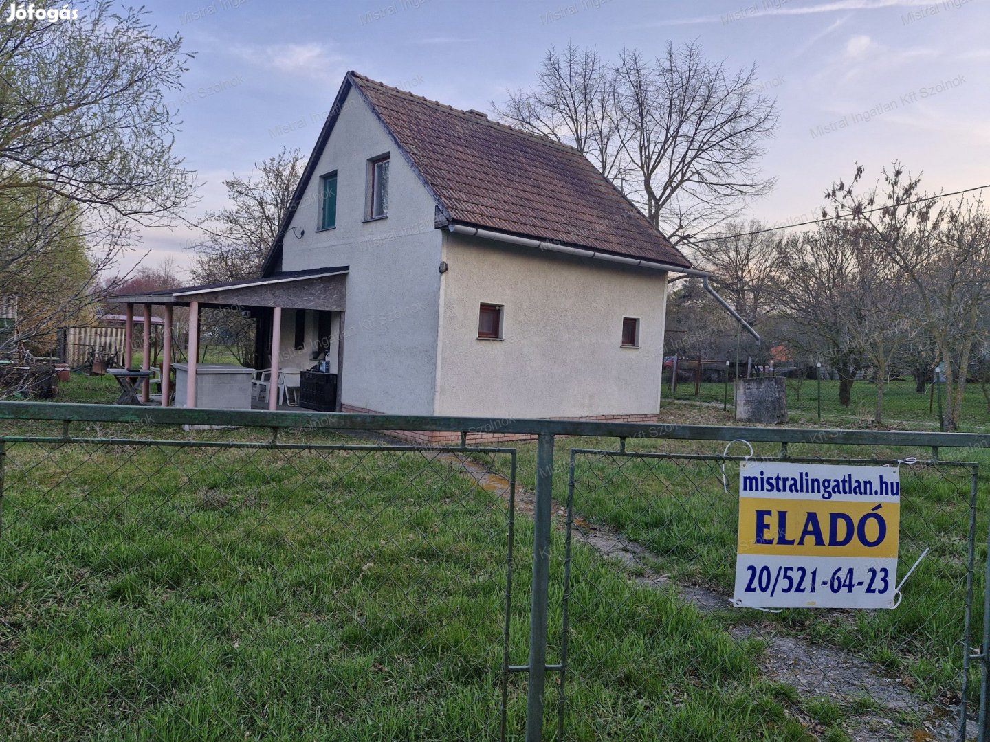 Halászlakon eladó egy 1282 m2-es zártkert 60 m2-es