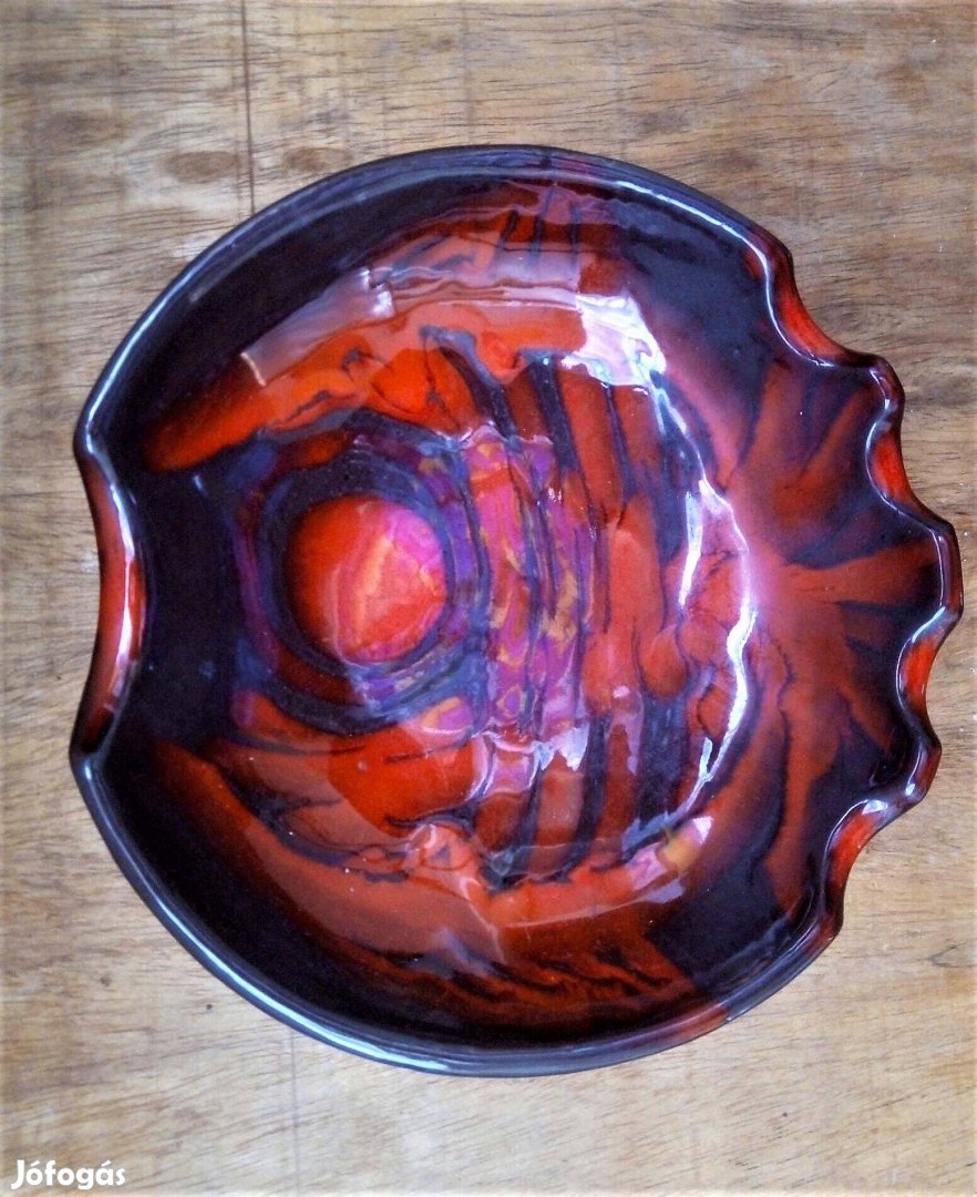 Halat ábrázoló Massányi kerámia, iparművész szivar-hamutartó