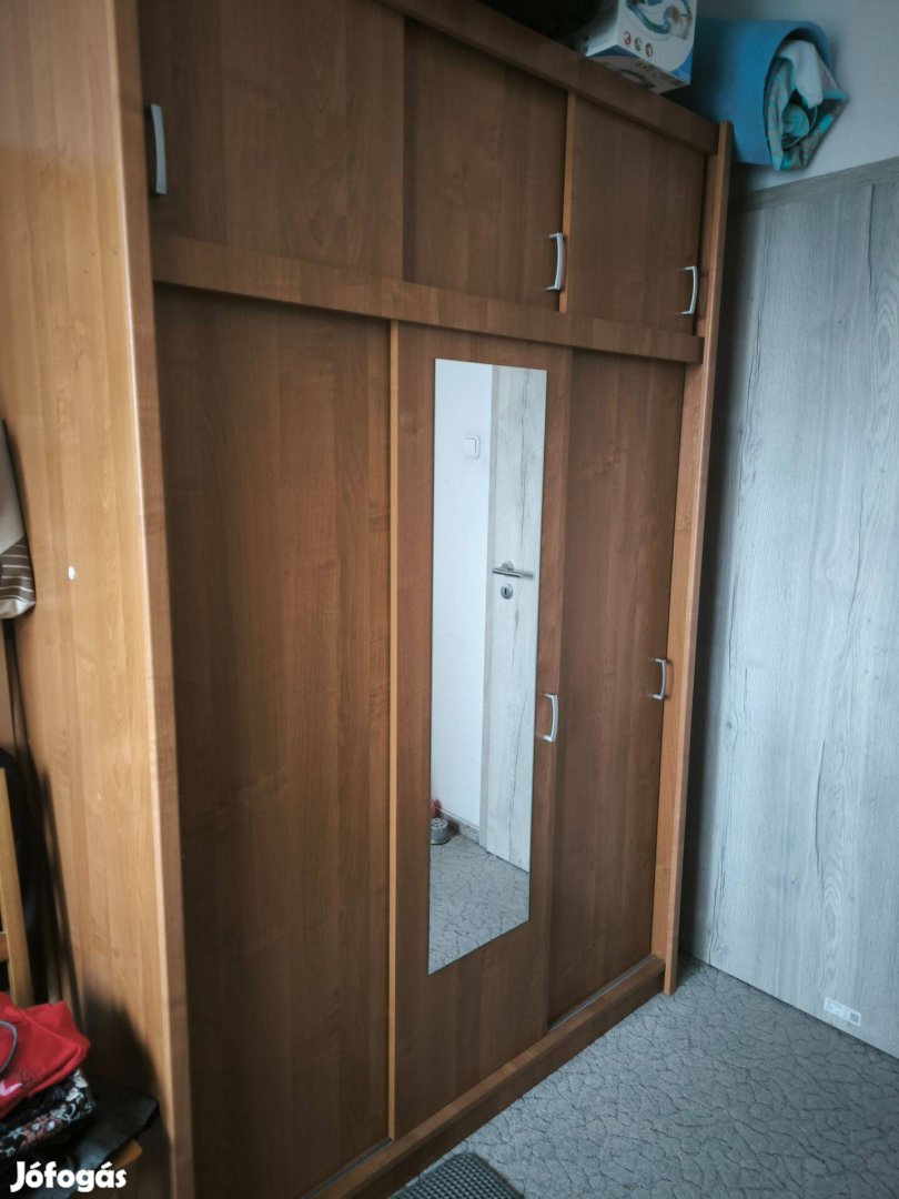 Hálószobaszekrény