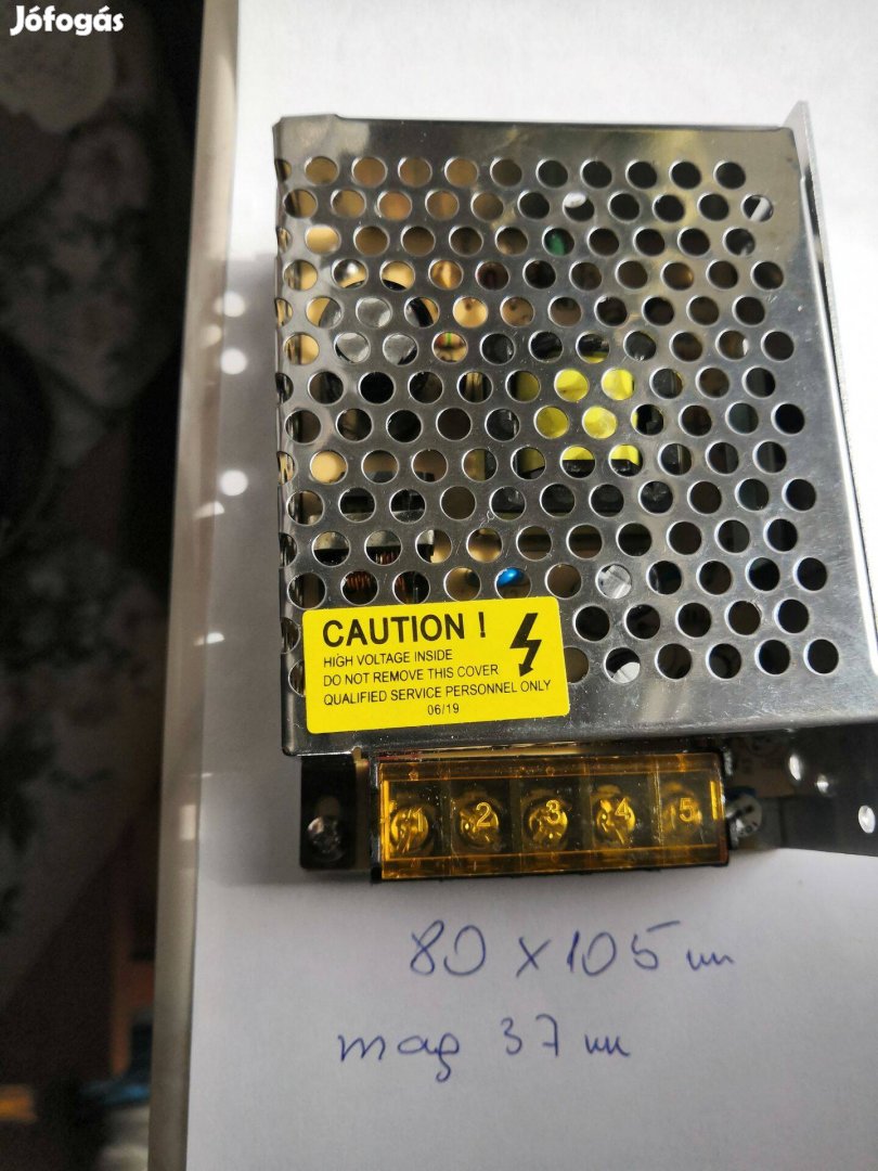 Hálózati adapter 12 V 5 A állítható