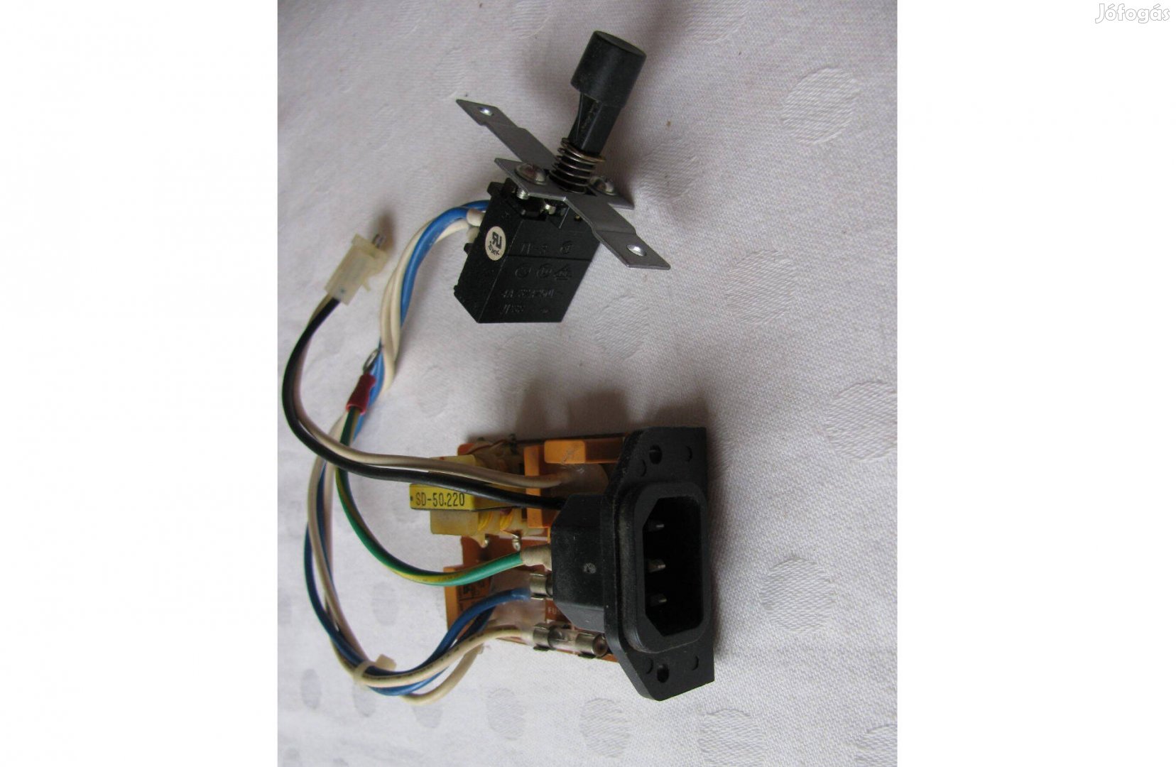 Hálózati csatlakozó zavarszűrő