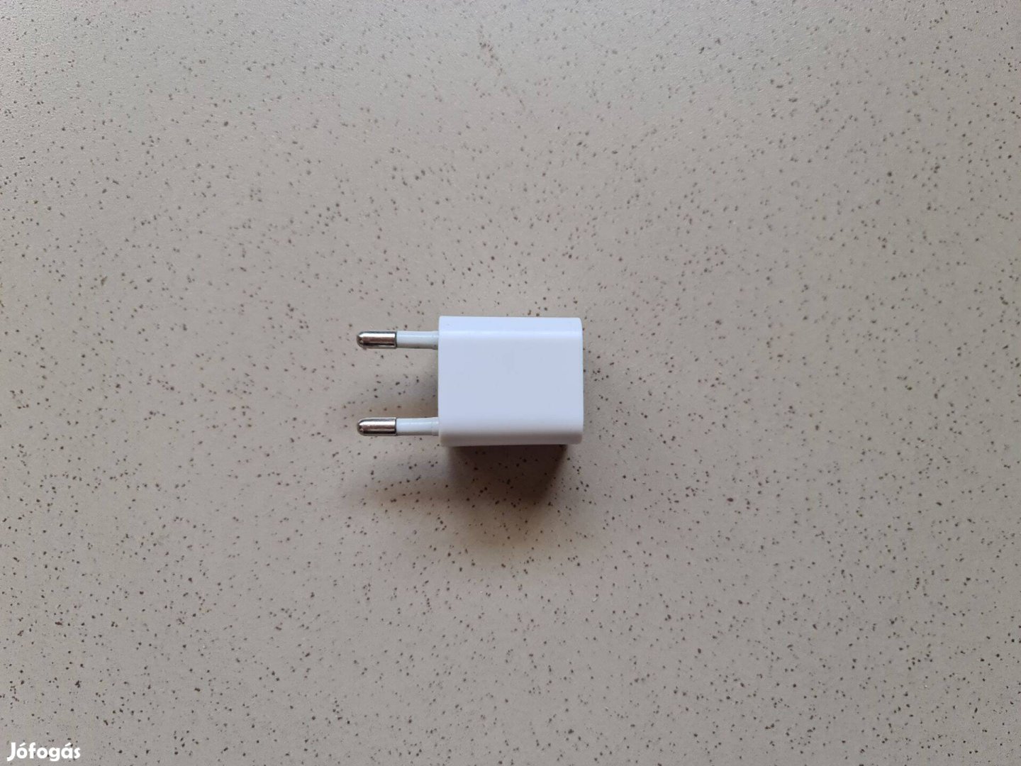 Hálózati töltő usb csatlakozással 5v 1a kis méretű