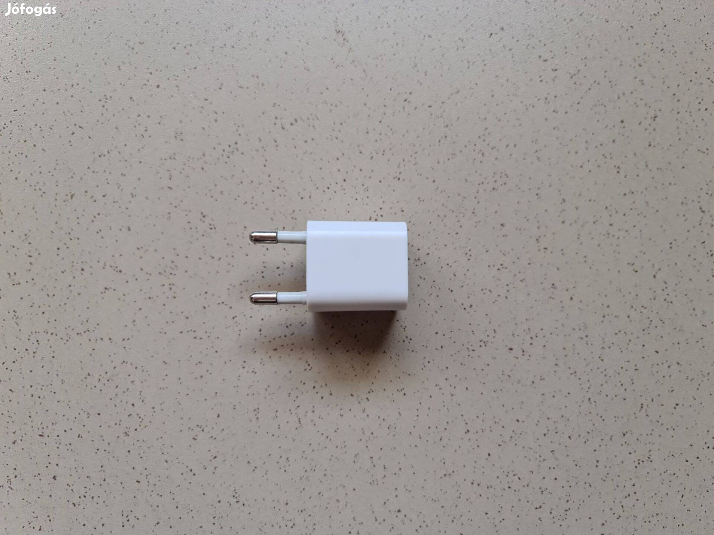 Hálózati töltő usb csatlakozással 5v 1a kis méretű