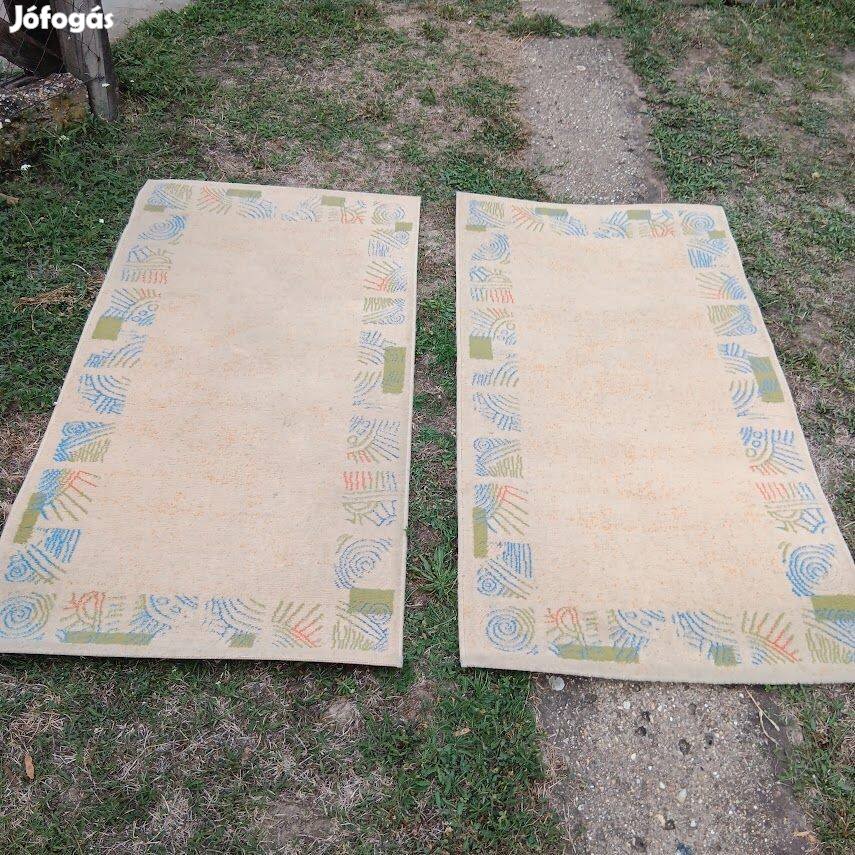 Halványsárga alapon mintás szőnyeg