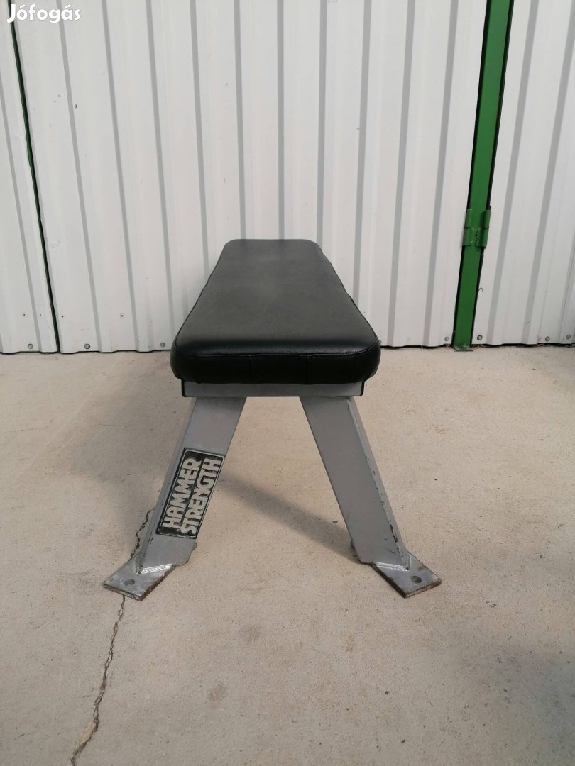 Hammer strenght edzőtermi vízszintes tárogató pad új kárpíttal eladó! 