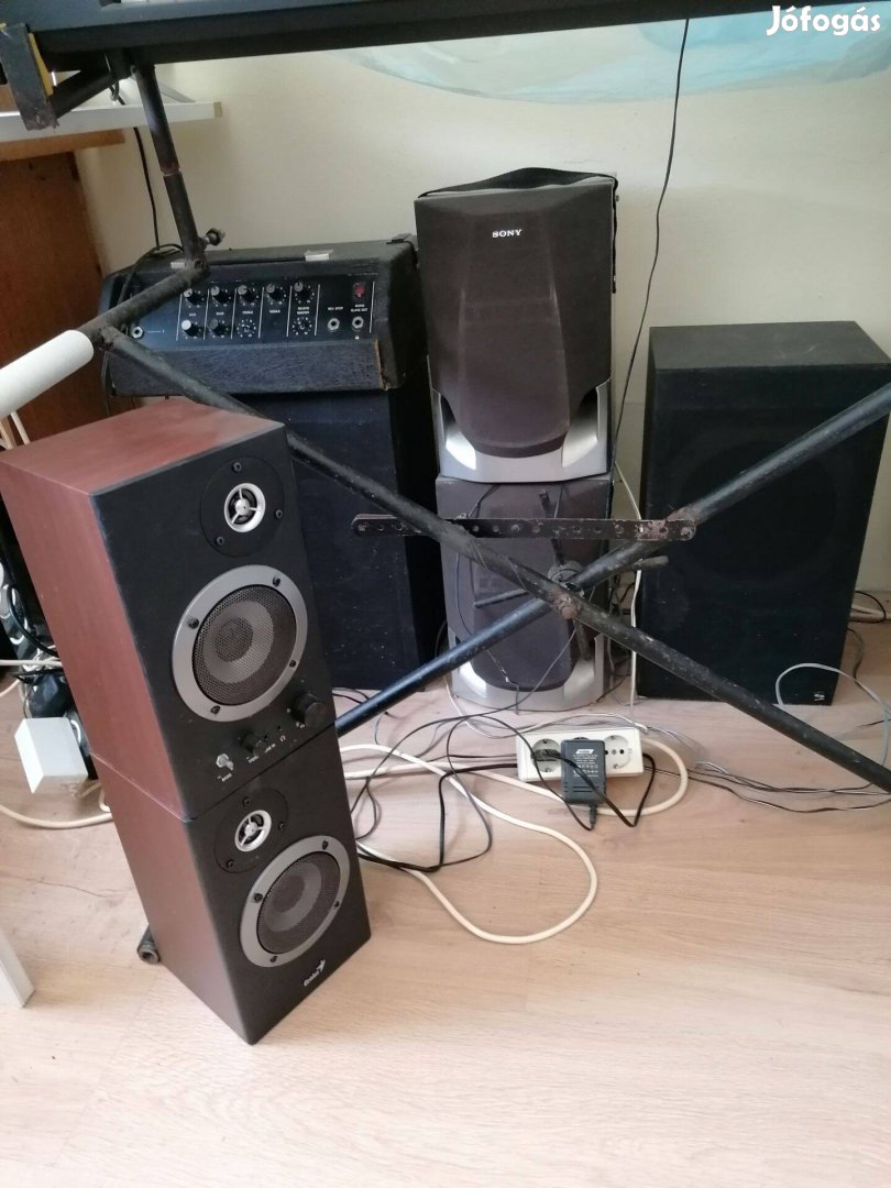 Hangfal, erősítő, billentyűs állvány, tok