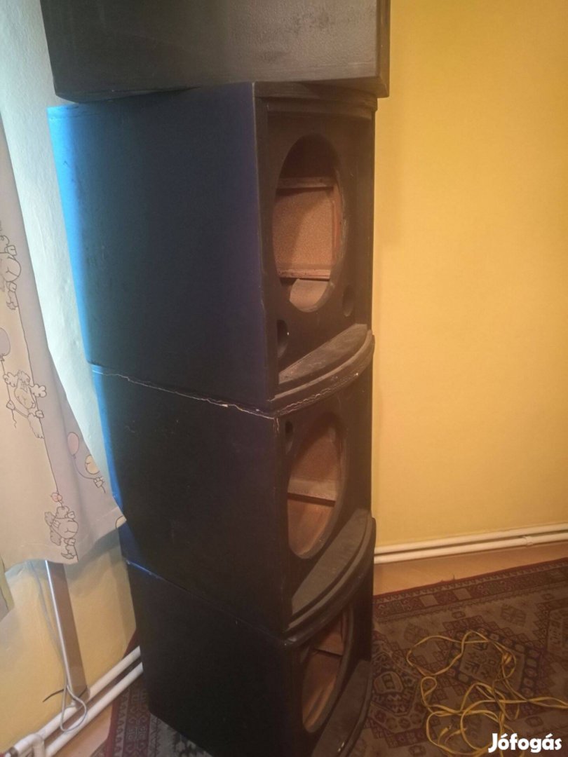 Hangfal dobozok mélynyomónak előkészitve. Akciós 35hejett25e