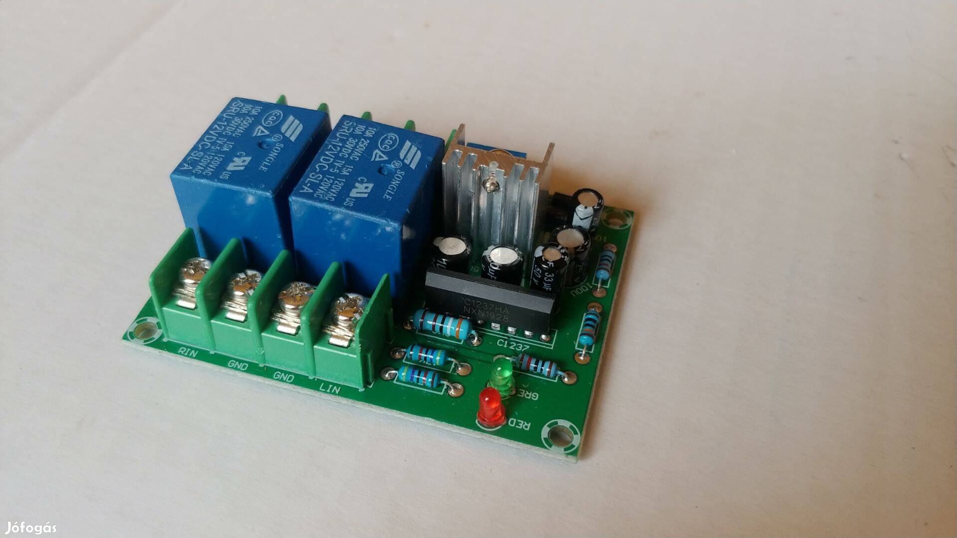 Hangszóró koppanásgátló és DC védelem 2 csatornás UPC1237