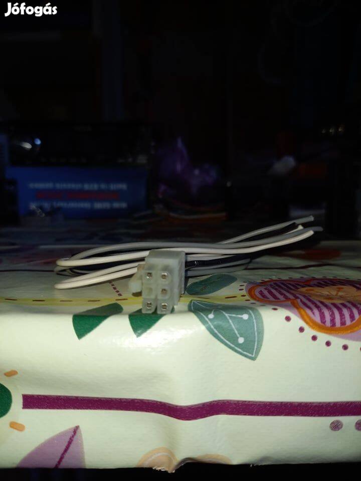 Hangszórószintű magas jelszintű csatlakozók