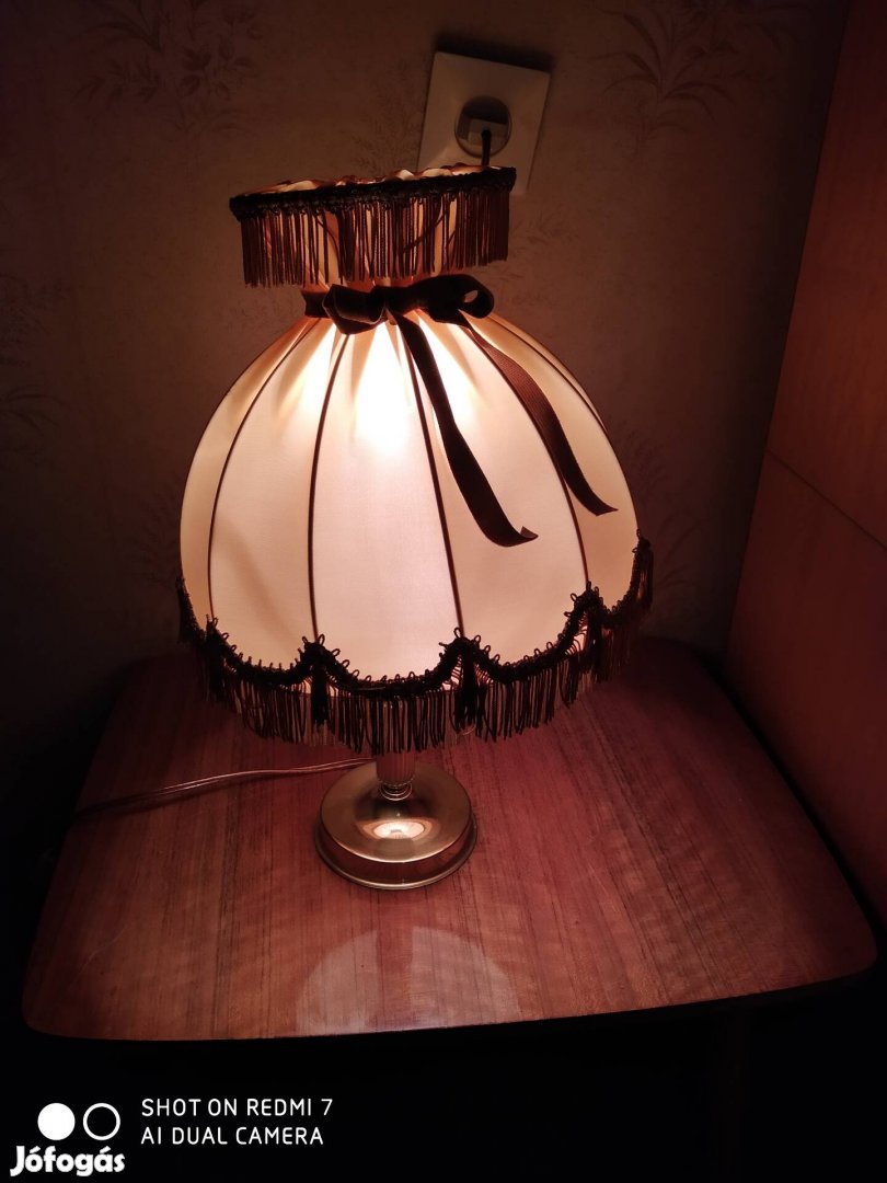 Hangulatos asztali kis lámpa