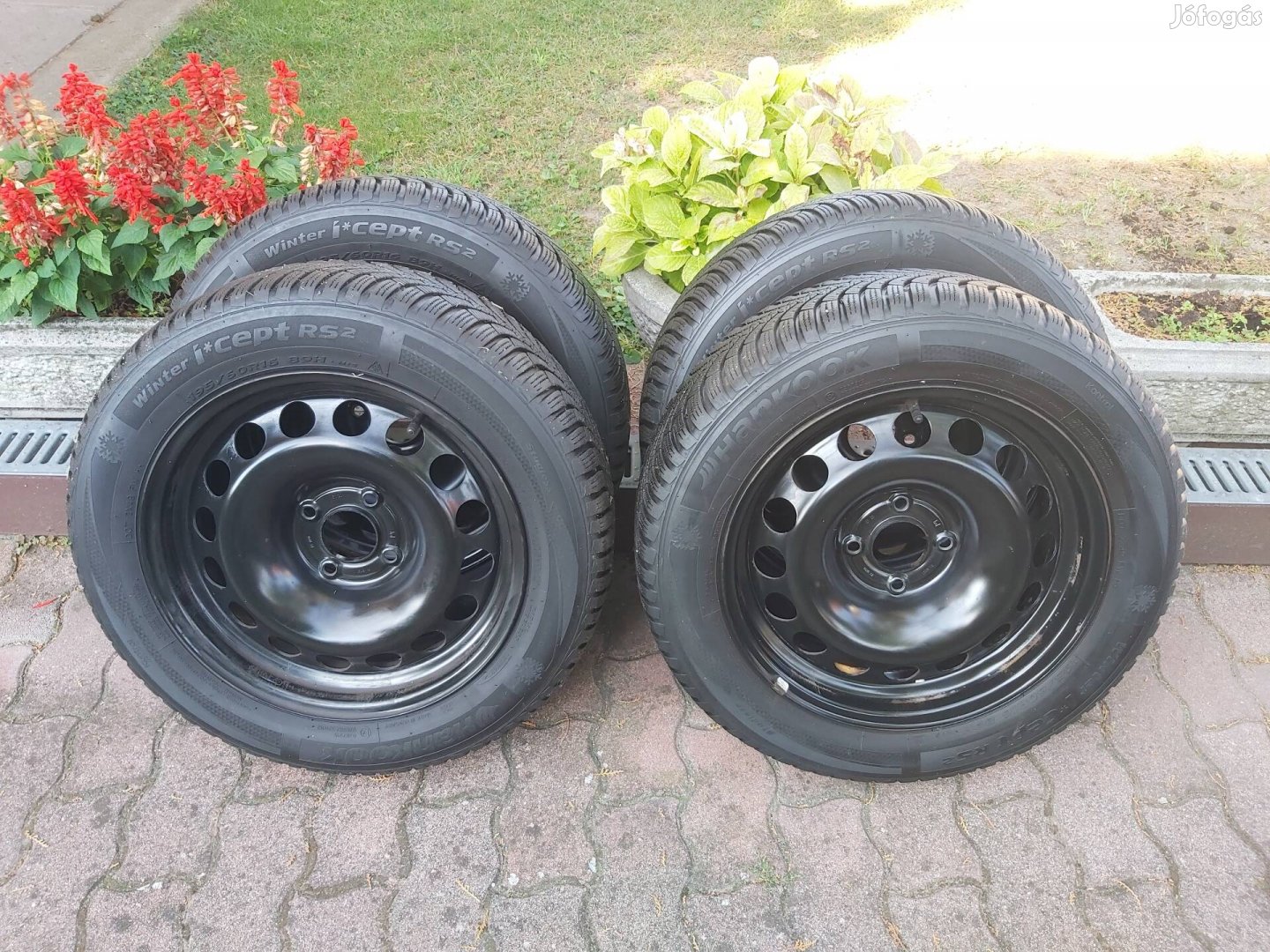 Hankook 195/60 R16 téligumi acélfelnivel