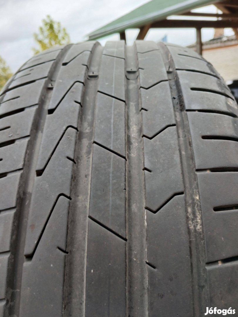 Hankook 215/55/17 defekttűrő nyári gumi