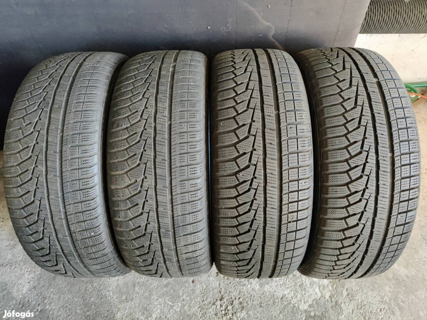 Hankook 215/55 R17 téli gumi 