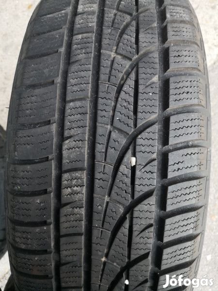 Hankook 215/60R17 W310 6mm DOT14 használt gumi HG0357 téli