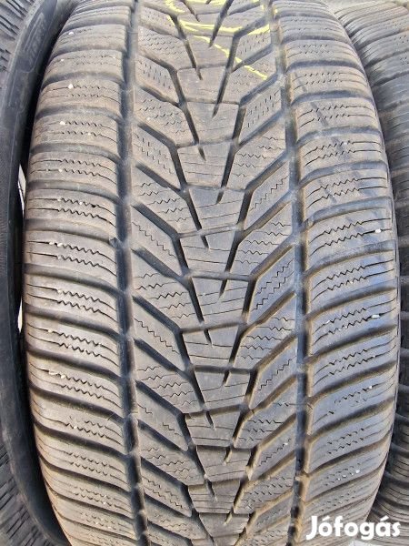 Hankook 225/40R18 W330 6mm DOT22 használt gumi HG13500 téli