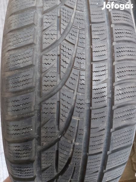 Hankook 225/55R18 W310 6mm DOT12 használt gumi HG8287 téli