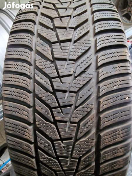 Hankook 235/45R18 W330 7mm DOT22 használt gumi HG13034 téli