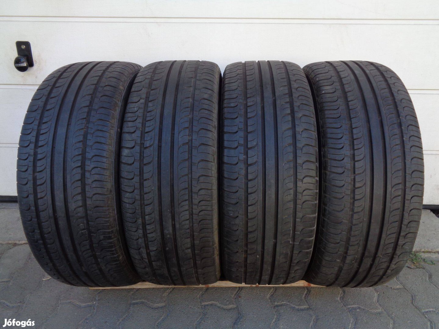 Hankook 235/50R19 nyári gumi garnitúra 5.5mm-es mintával eladó