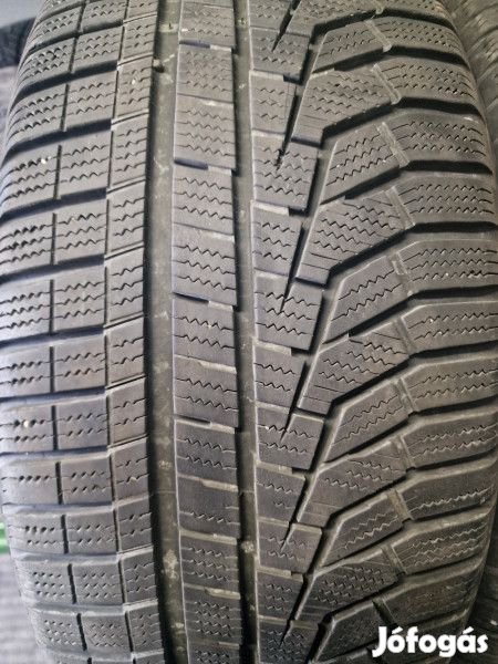 Hankook 235/55R17 W320 5mm DOT18 használt gumi HG11628 téli