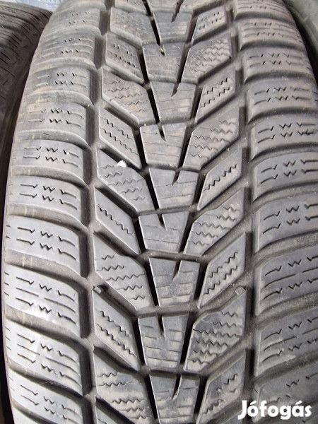 Hankook 235/65R17 W320A 5mm DOT20 használt gumi HG13528 téli