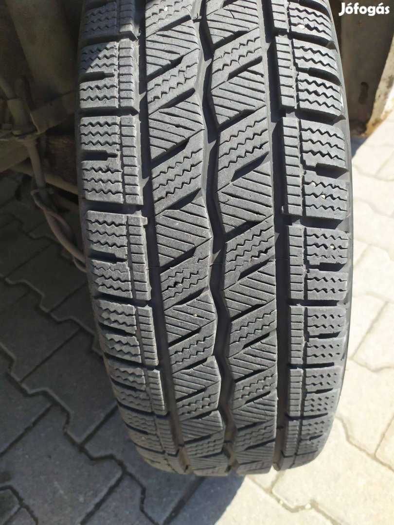 Hankook I cept lv Winter 215-70-15 C autógumi!