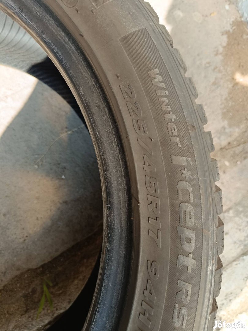 Hankook M+S téligumi 225/45 R17