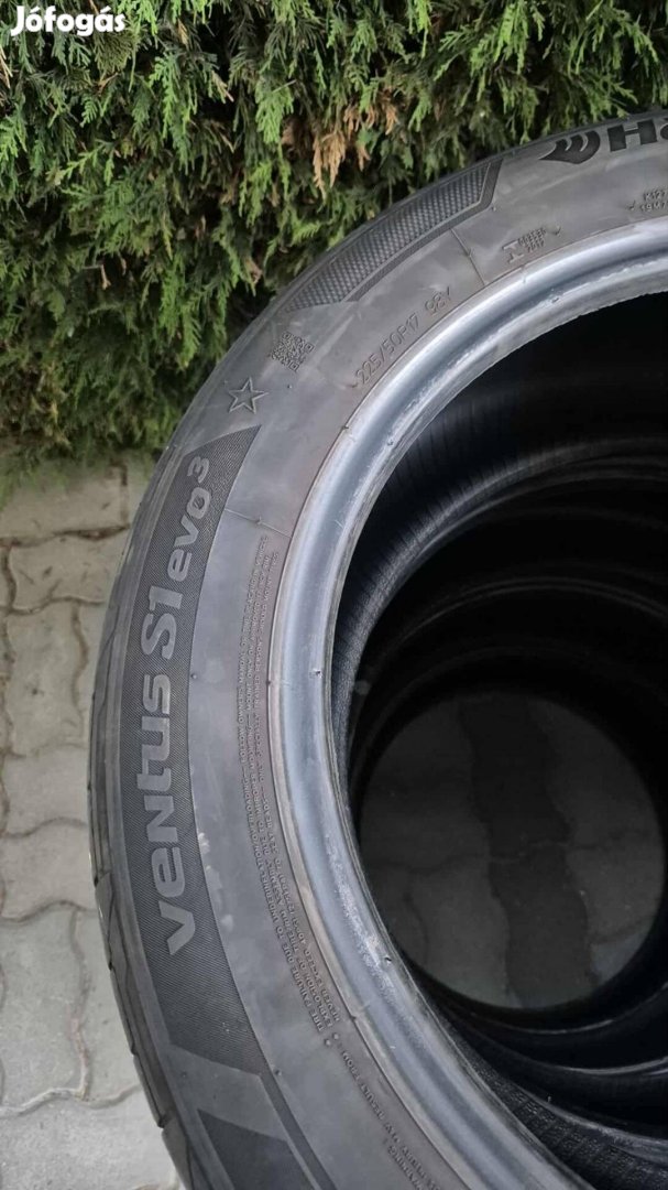 Hankook Nyári Gumi 225/50 R17