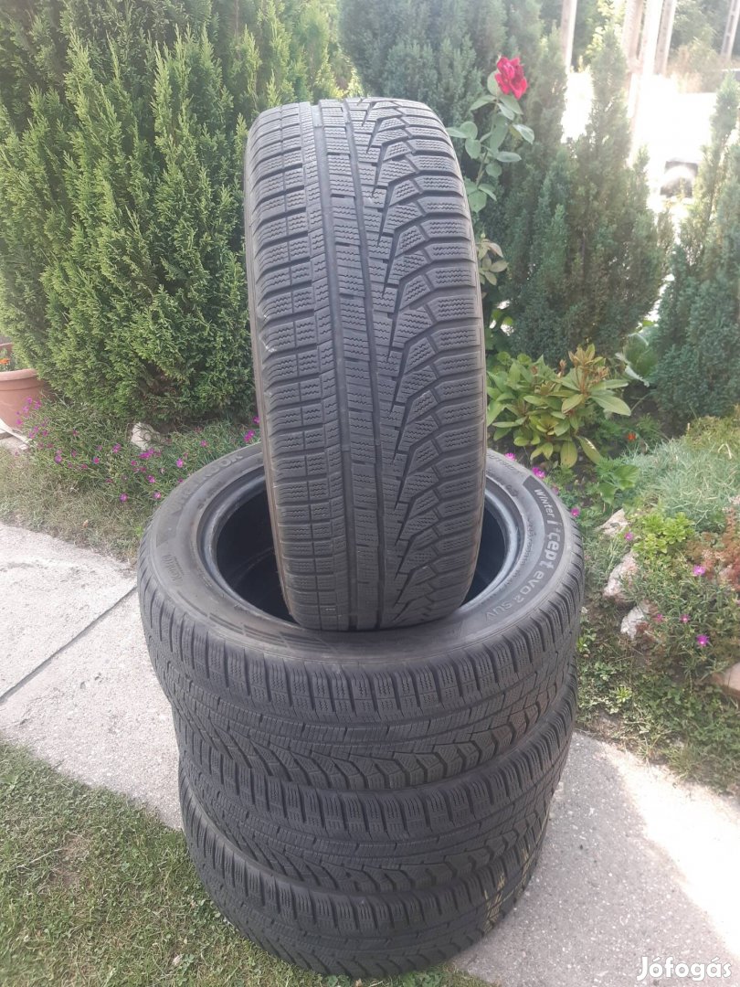 Hankook SUV Téli Gumi 225/55 18"