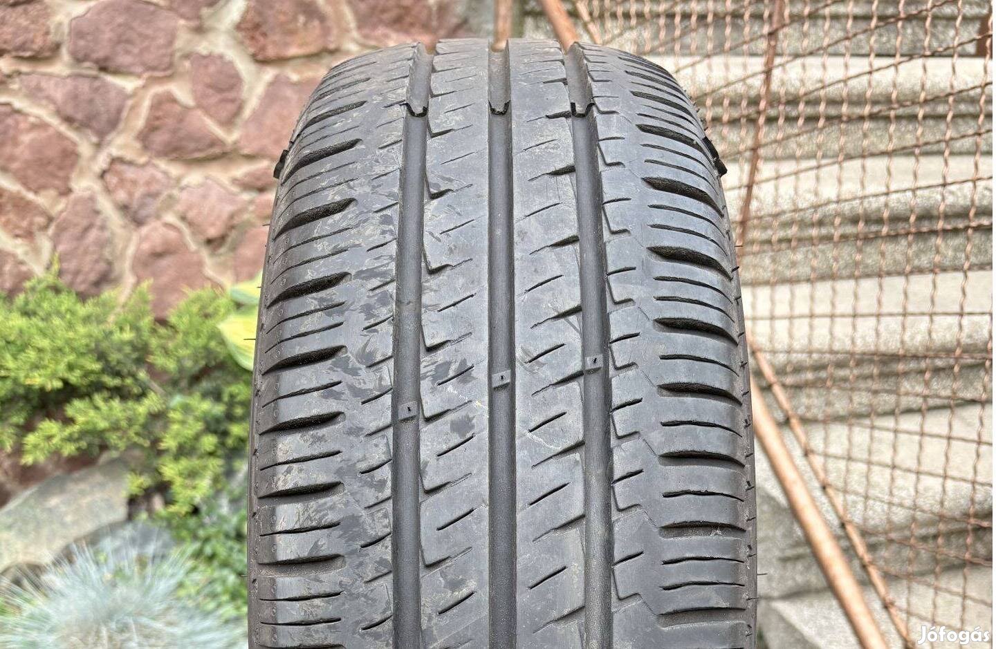 Hankook Vantra LT 205/65 R16C 107/105T kisteher gumi garnitúra